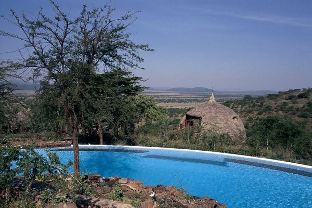 Serengeti Serena Safari Lodge Екстериор снимка