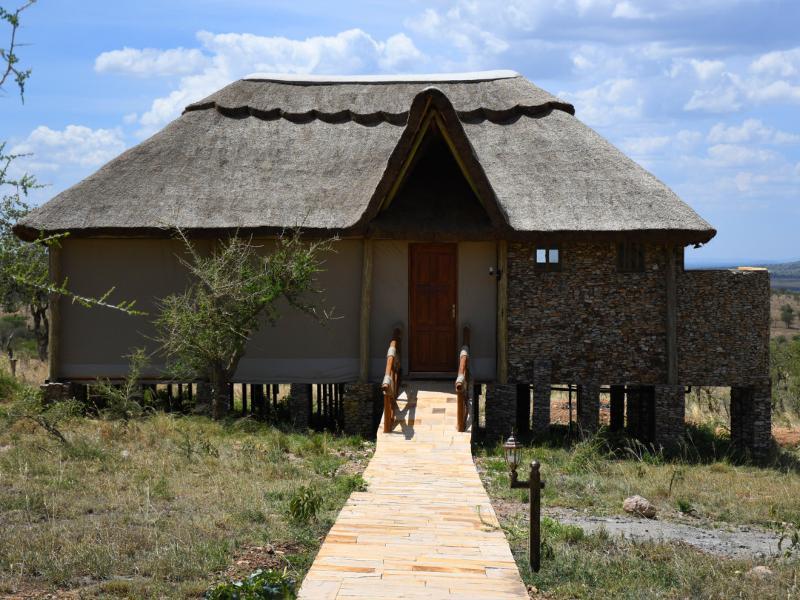 Serengeti Serena Safari Lodge Екстериор снимка